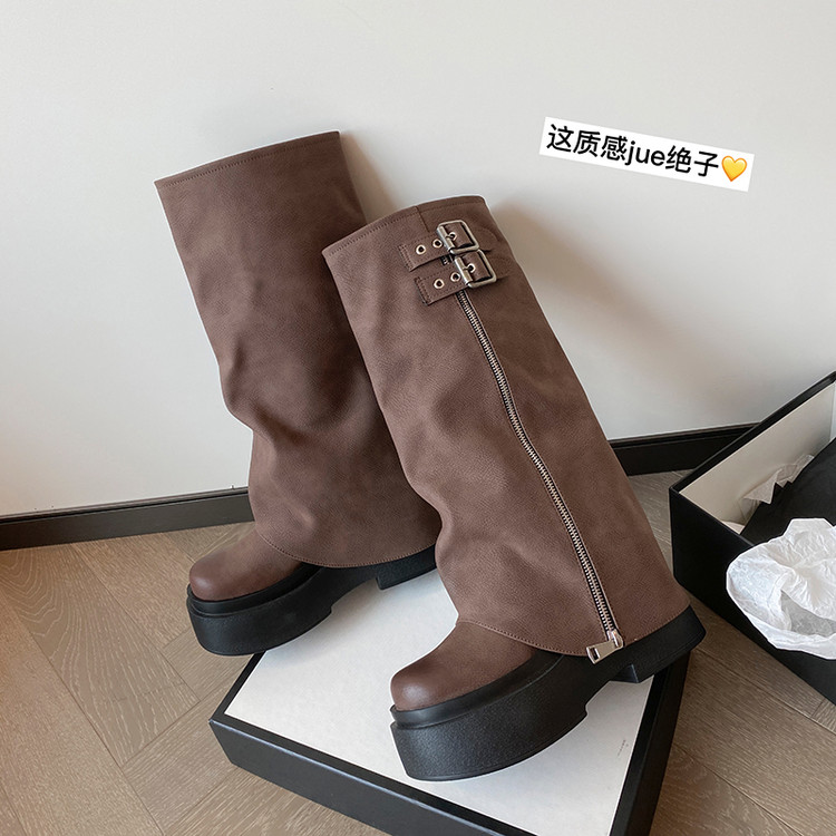 Chimney Boots with Platform Sole and Round Toe - Image 2